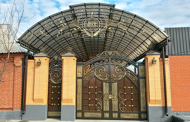 Купить или заказать ворота для дома с навесом - стильные и надежные решения для вашего участка в Мытищах от 41610 руб | Титанзабор